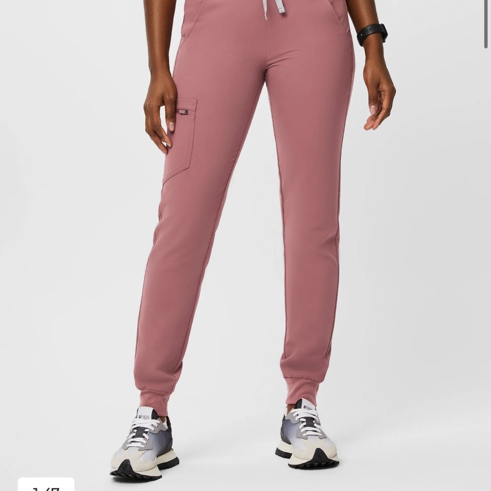 Women’s FIGS Zamora Jogger Pants in Dusty Rose